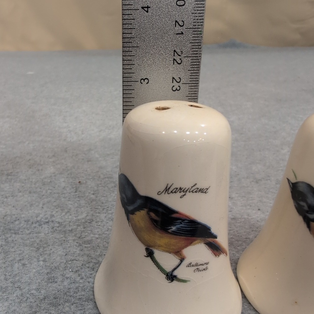 Vintage Maryland Baltimore Oriole Salt and Pepper Shakers Ceramic Bird - Picture 4 of 4